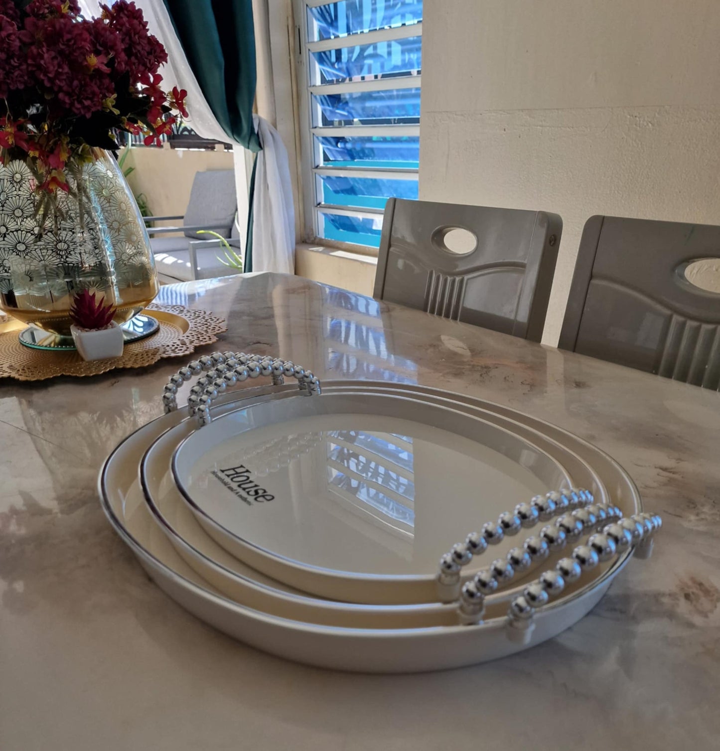 Lot de 3 Plateaux Blancs avec Manches en Perles Argentées