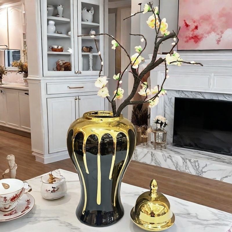 Vase de Décoration Noir & Or – Élégance Luxueuse pour Votre Intérieur
