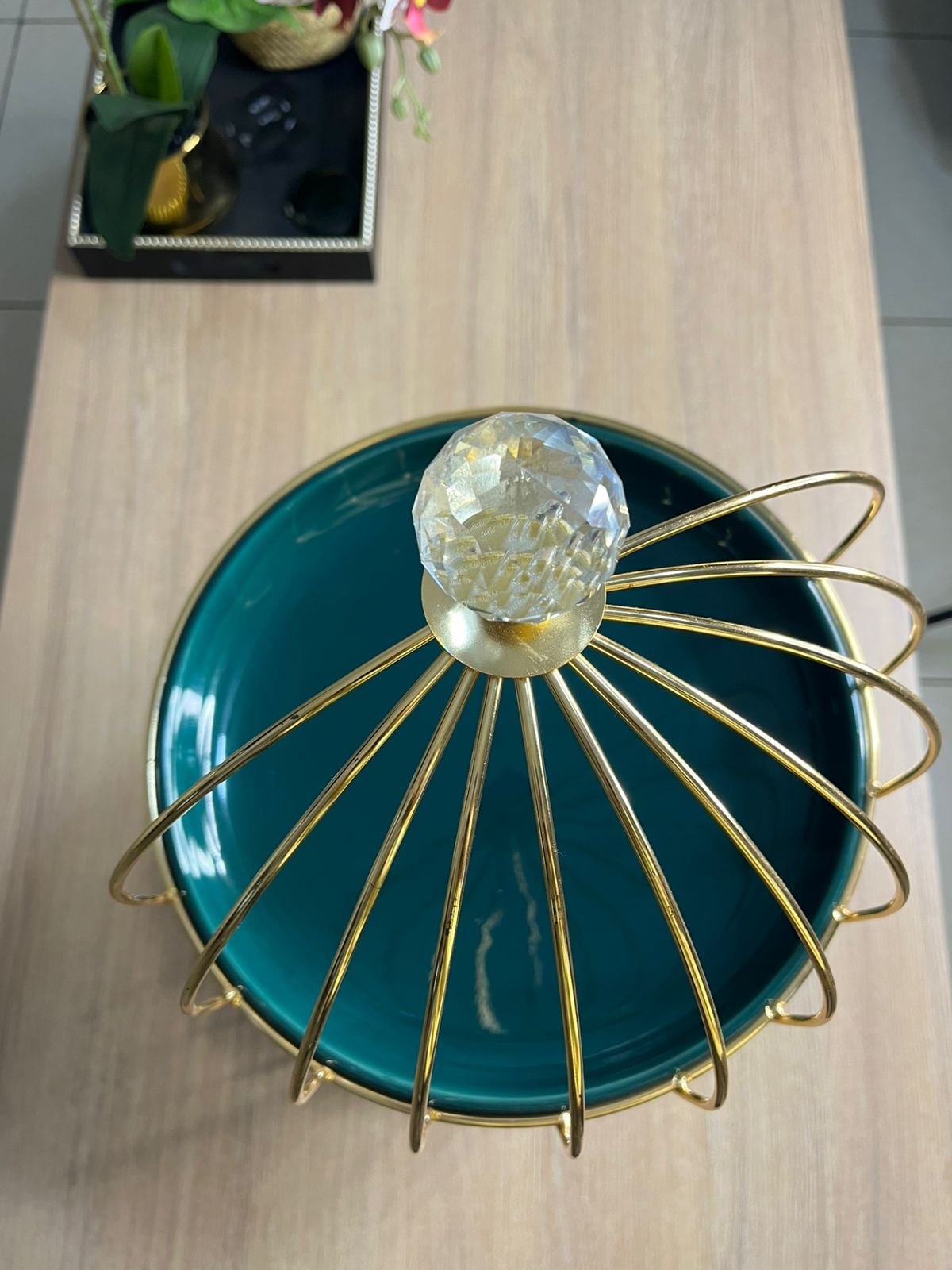 Présentoir à Dessert en Forme de Cage à Oiseaux à 3 Niveaux – Couleur Or avec Plateaux en Céramique Vert Émeraude