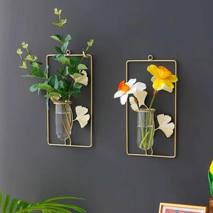 Élégance et Raffinement – Ensemble de Vases Muraux en Métal Doré